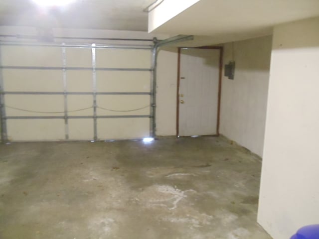 PRIVATE GARAGE - 5807 Garrett Ln
