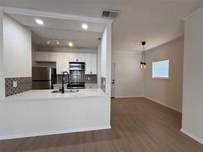 Building Photo - 9850 Pagewood Ln