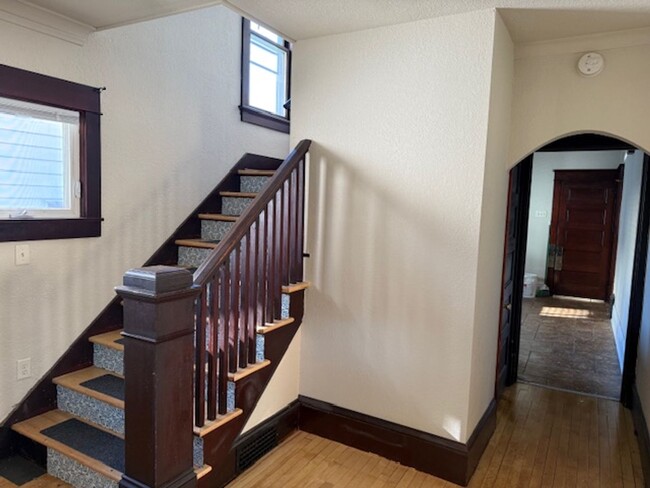 Foto del edificio - West Allis 3 bedroom 1.5 bath large 2 car ...