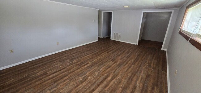 Foto del edificio - 2 Bed/1 Bath - Yorktown School District!