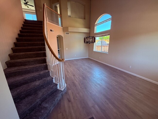 Building Photo - 4 bedroom 2.5 bath in quiet cul-de-sac in Canyon Pines