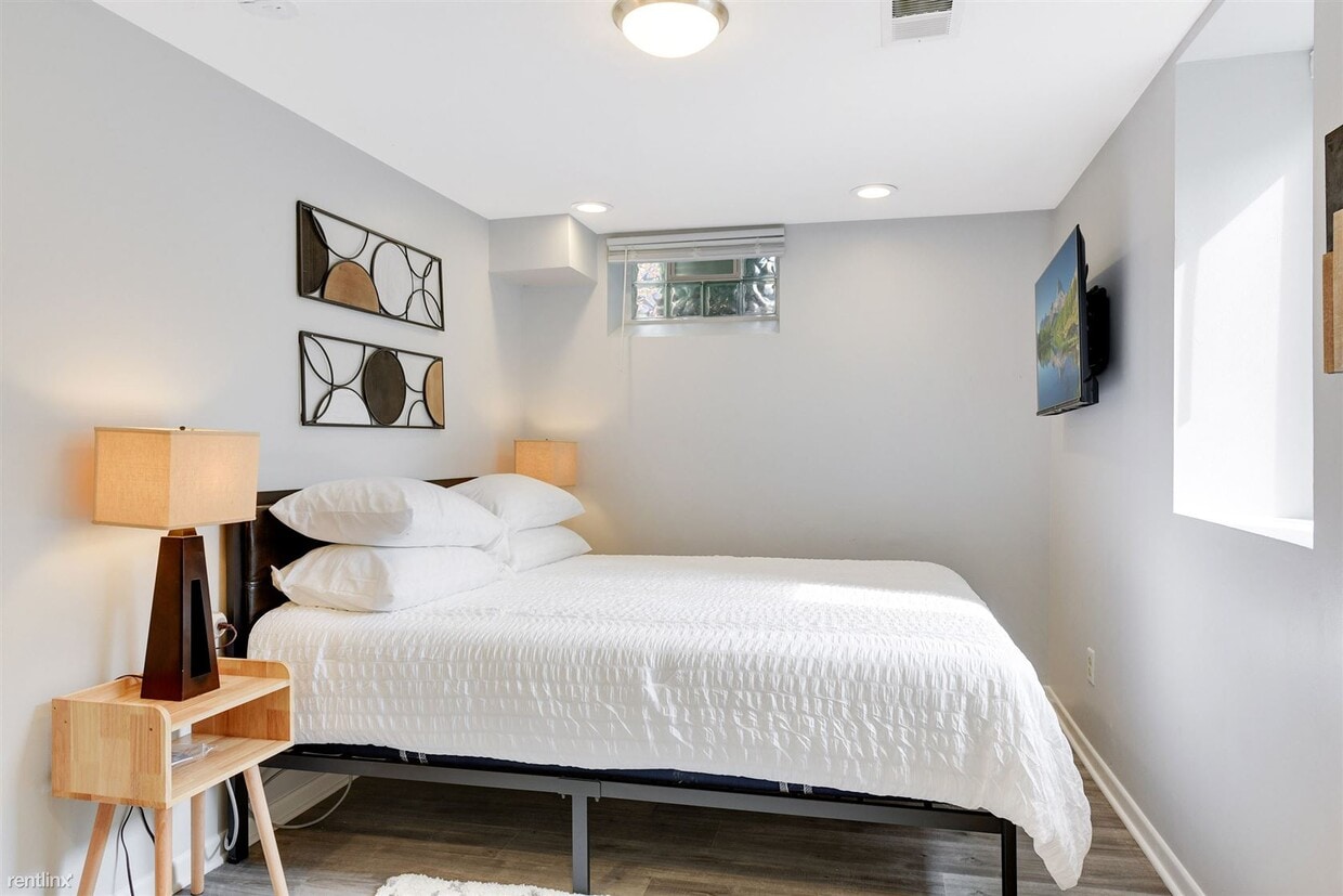 Primary Photo - 3 br, 2 bath Duplex - 3996 Brunswick Avenu...