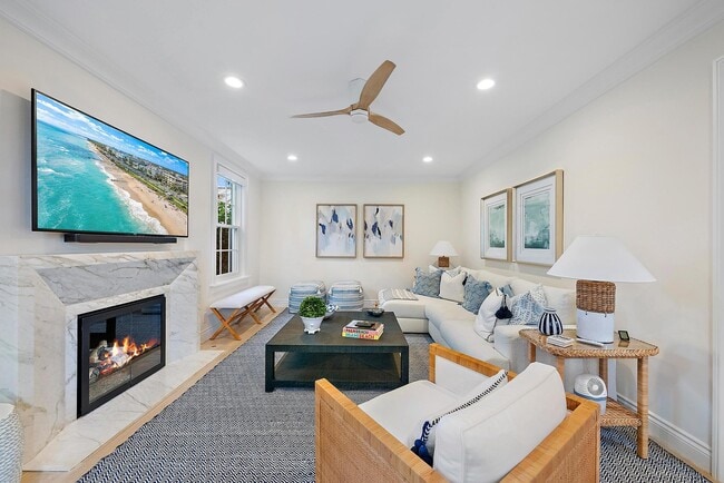Building Photo - 360 Seaspray Ave