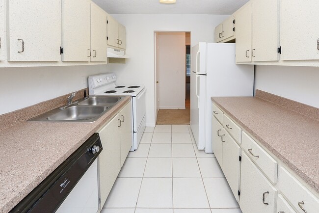 Building Photo - Reserve at Lake Pointe Apartments and Townhomes