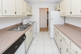 Building Photo - Reserve at Lake Pointe Apartments and Townhomes