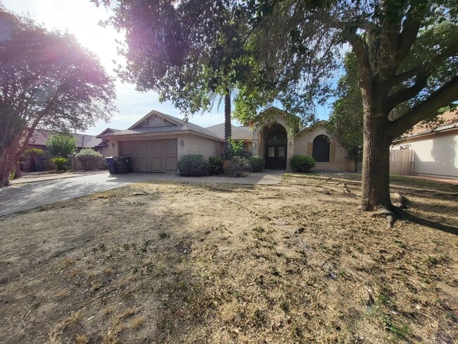 Building Photo - 1530 Serene Dr