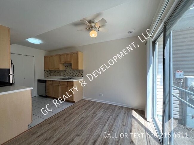 Building Photo - 1800 Jamestown Cir