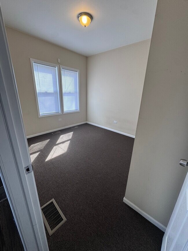 Foto del edificio - 1251 N Springfield Ave