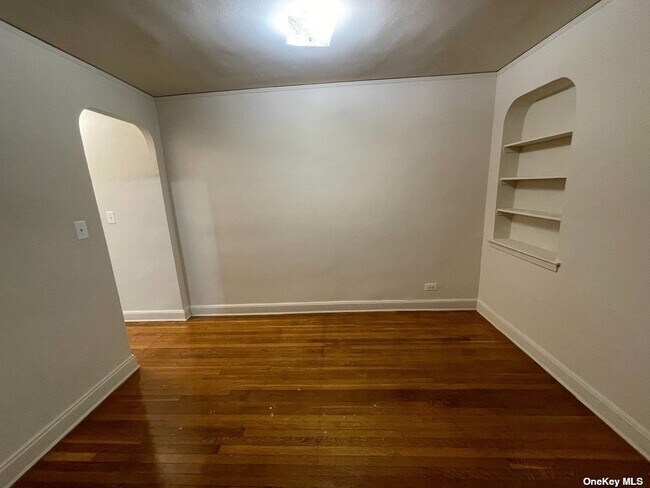 Foto del edificio - 72-36 112th St