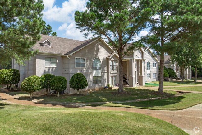 Building Photo - Somerset at Lakeland