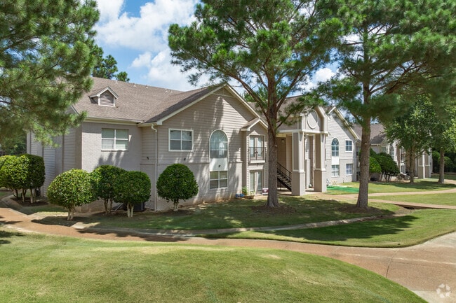 Building Photo - Somerset at Lakeland