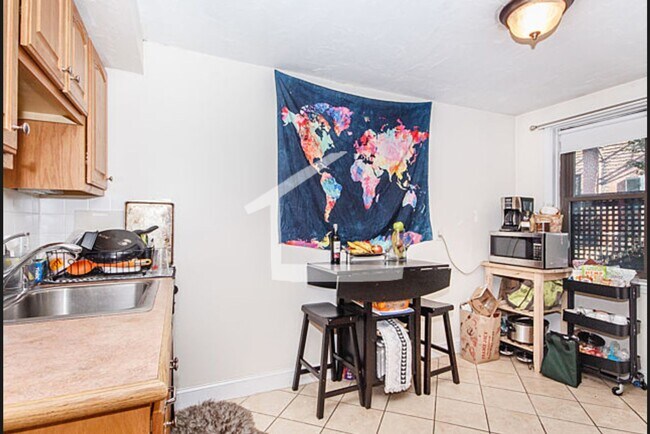 Foto del edificio - Avl 7/1 - Charming Charles St 2BR w/update...