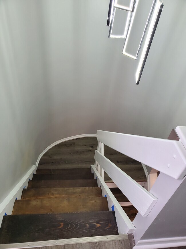 Foto del edificio - 2714 Meadowcrest Ct