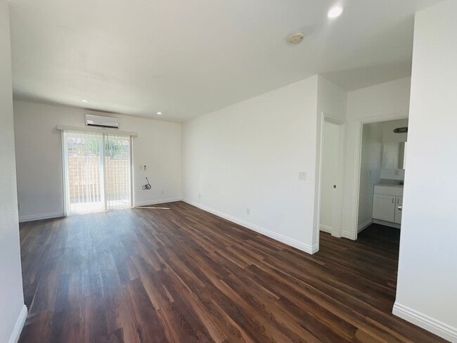 Foto del edificio - 1057 Circle City Dr