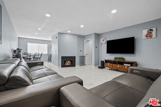 Building Photo - 8024 Vía Pompeii