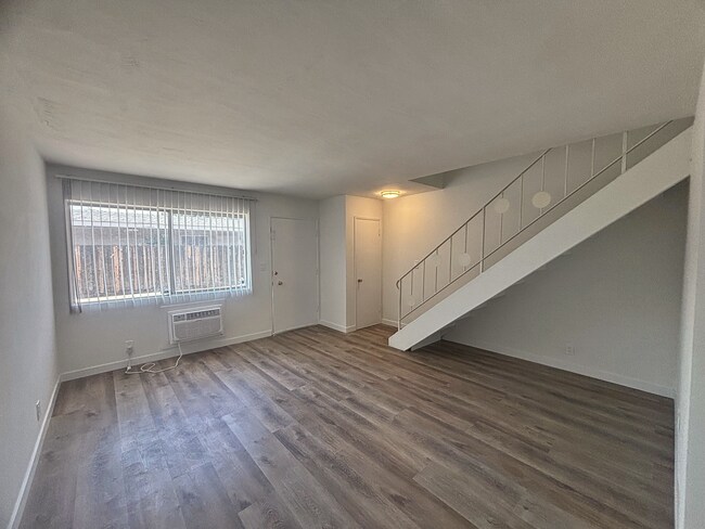 Foto del edificio - 673 S Eremland Dr