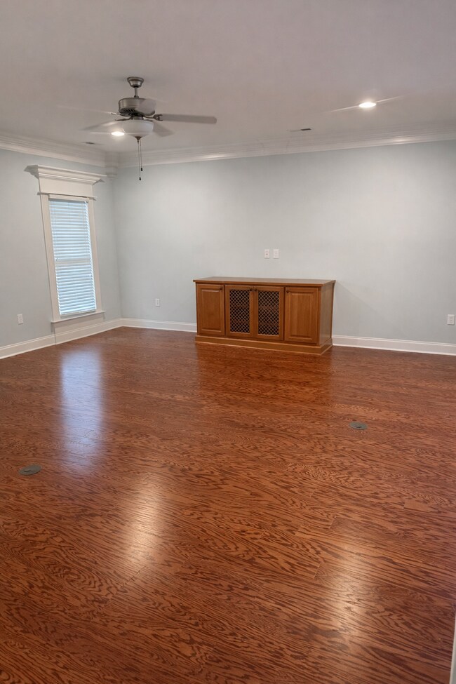 Sala de estar - 2627 Mountain Stream Way SE