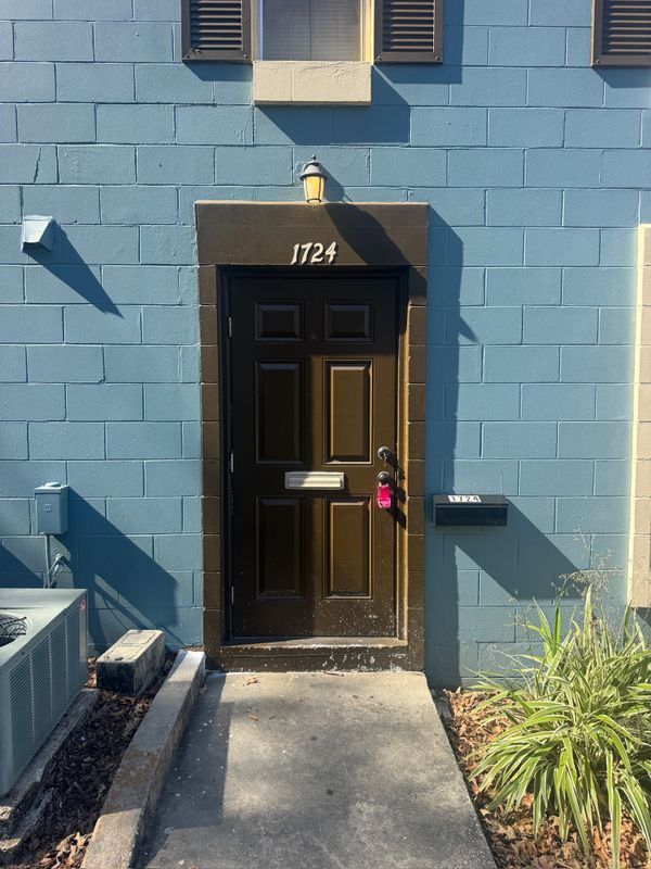 Primary Photo - 1724 NE 3rd St