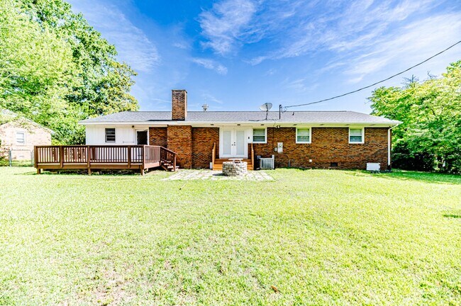 Building Photo - 2911 Wicker St