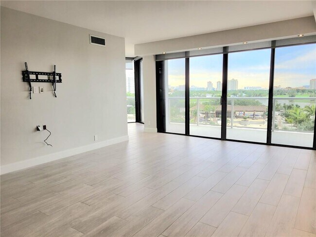 Building Photo - 20281 E Country Club Dr