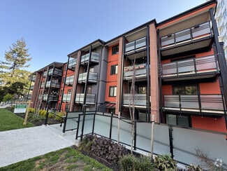 Building Photo - West Bay Court