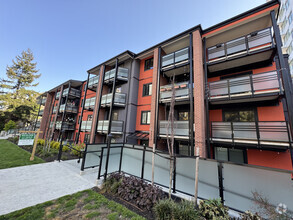 Building Photo - West Bay Court
