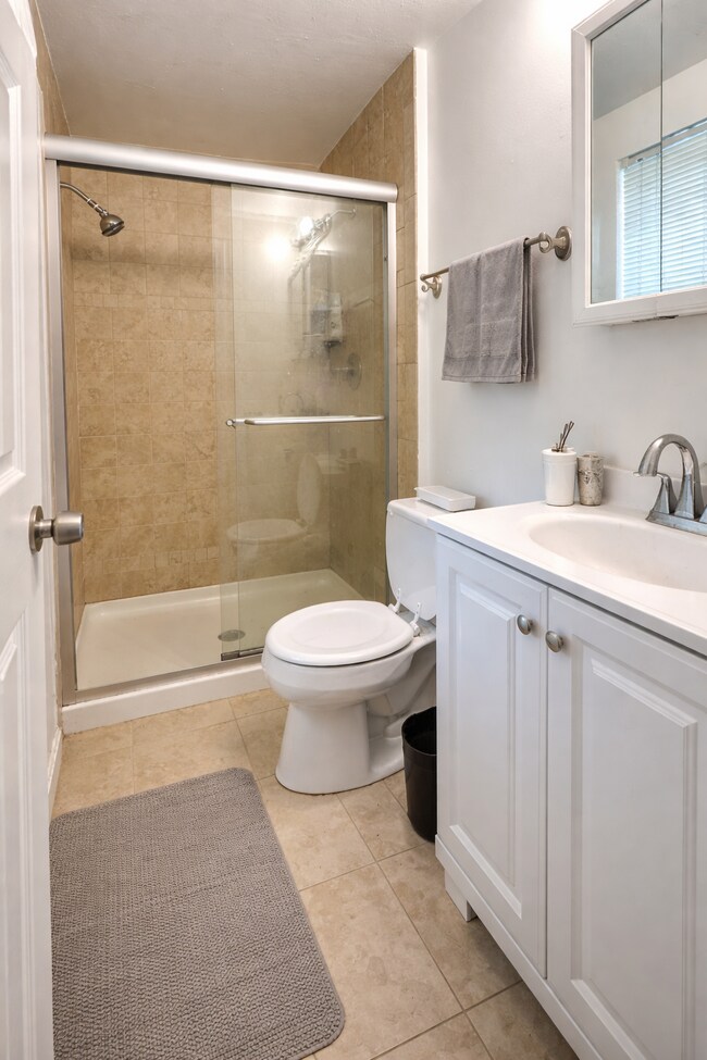 Foto del edificio - 166 Lake Shore Rd