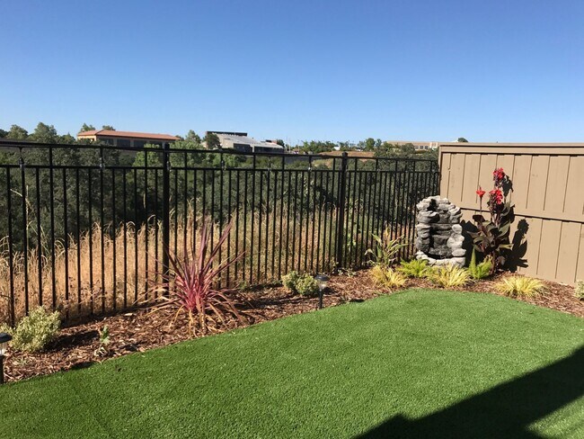 Building Photo - East Roseville Gated Stone Point  4 Bed 3 ...