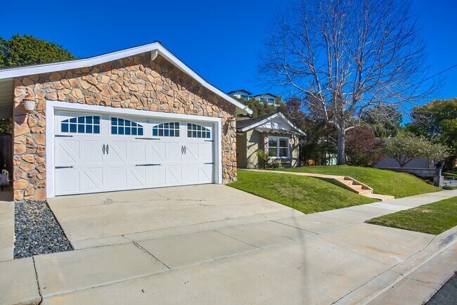 Building Photo - 2295 Bahia Dr