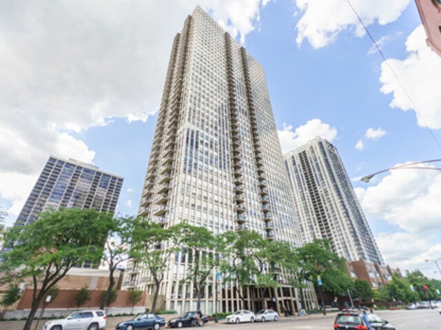 Foto principal - 1660 N La Salle Dr