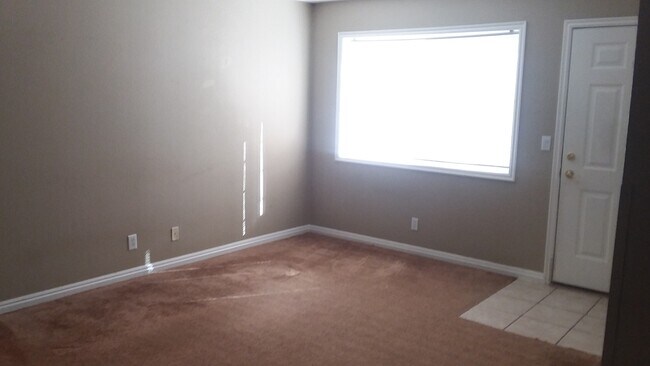viviendo - 375 W Pine St