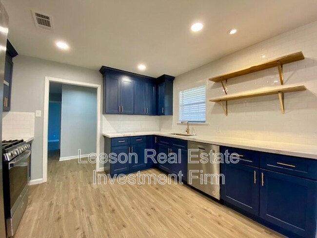 Building Photo - 319 Breitling Rd
