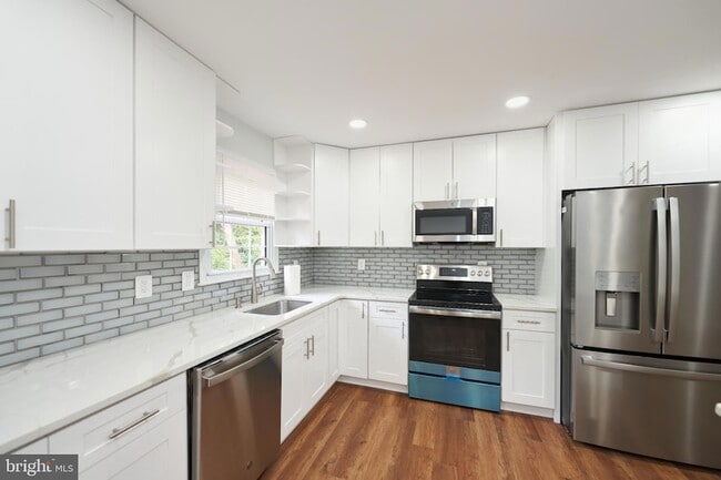 Building Photo - 9900 Kingsbridge Dr