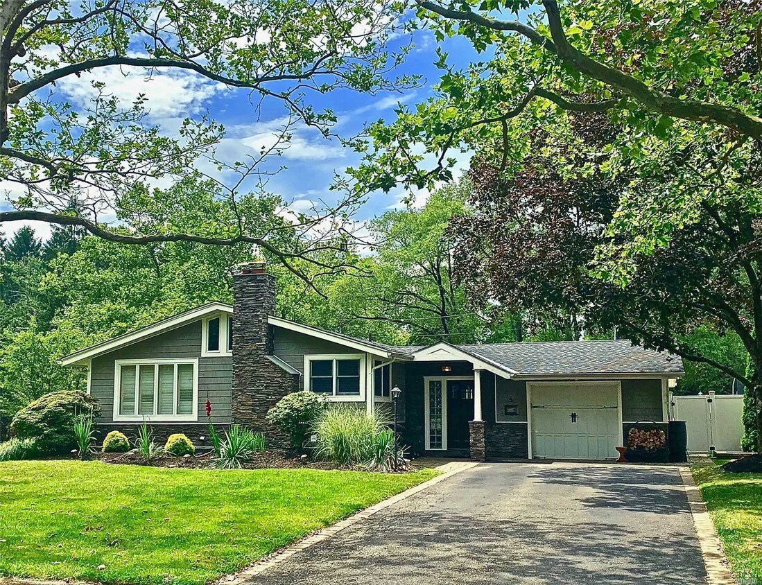 Primary Photo - 5 Lauren Ave