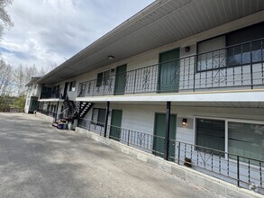 Building Photo - 2104 Roosevelt Dr