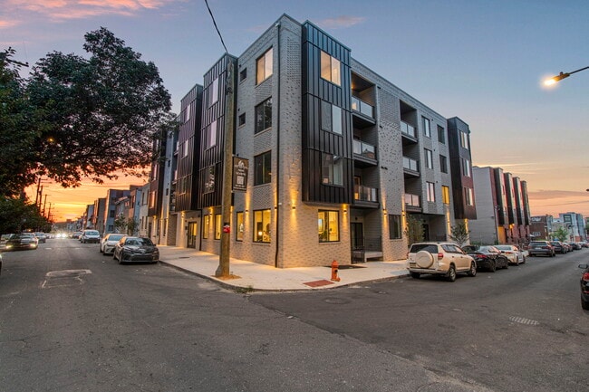 Photo - 2625 W Jefferson St Apartments