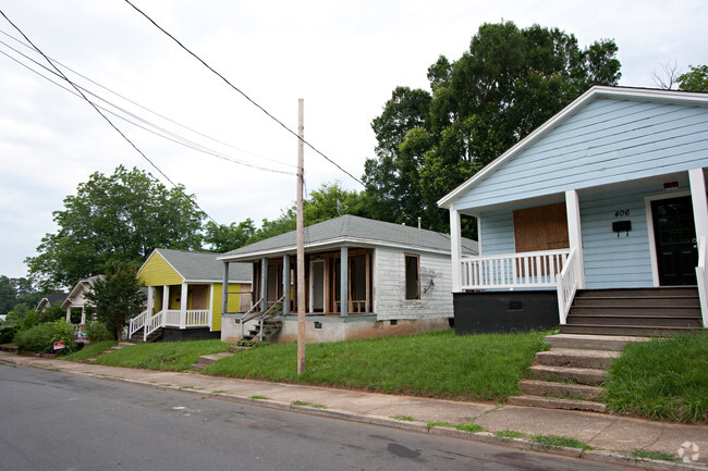 Building Photo - Biddleville Bungelow Condos