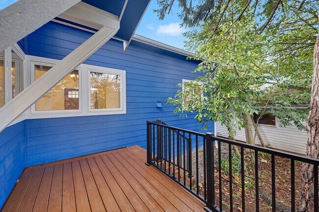 Foto del edificio - Brand New Home in Prime West Seattle Location - $3,900