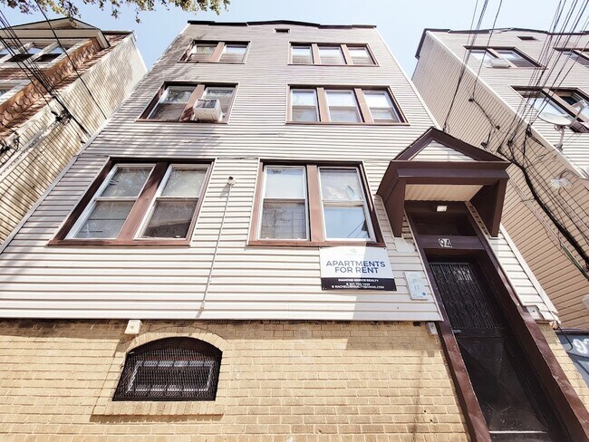 Building Photo - 94 Woodlawn Ave