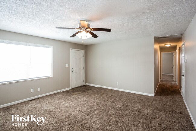 Building Photo - 439 Fox Cir