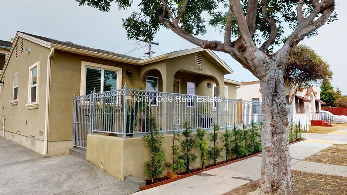Primary Photo - 3368 Monroe Ave