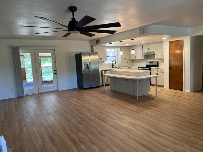Foto del edificio - 1415 Oakridge Dr