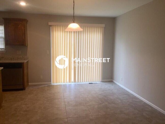 Foto del edificio - 4 Bedroom Pet-Friendly Home in Louisburg, KS with Main Street Renewal