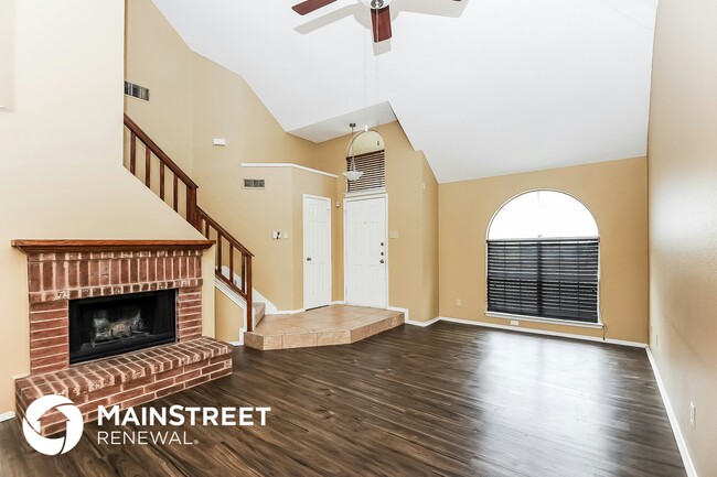 Building Photo - 2411 Bennington Dr