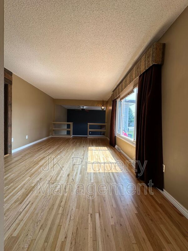 Foto del edificio - 710 48th St S