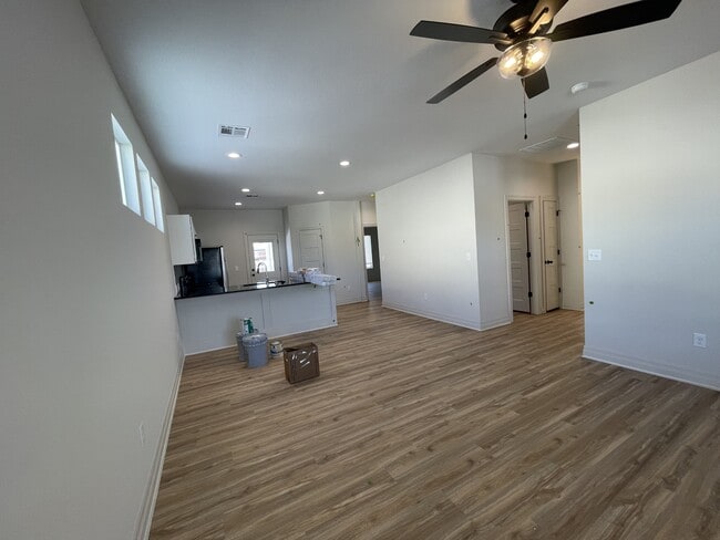 Building Photo - 1927 Sutton Ct