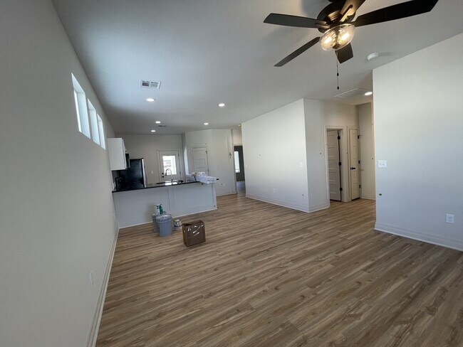 Foto del edificio - 1927 Sutton Ct