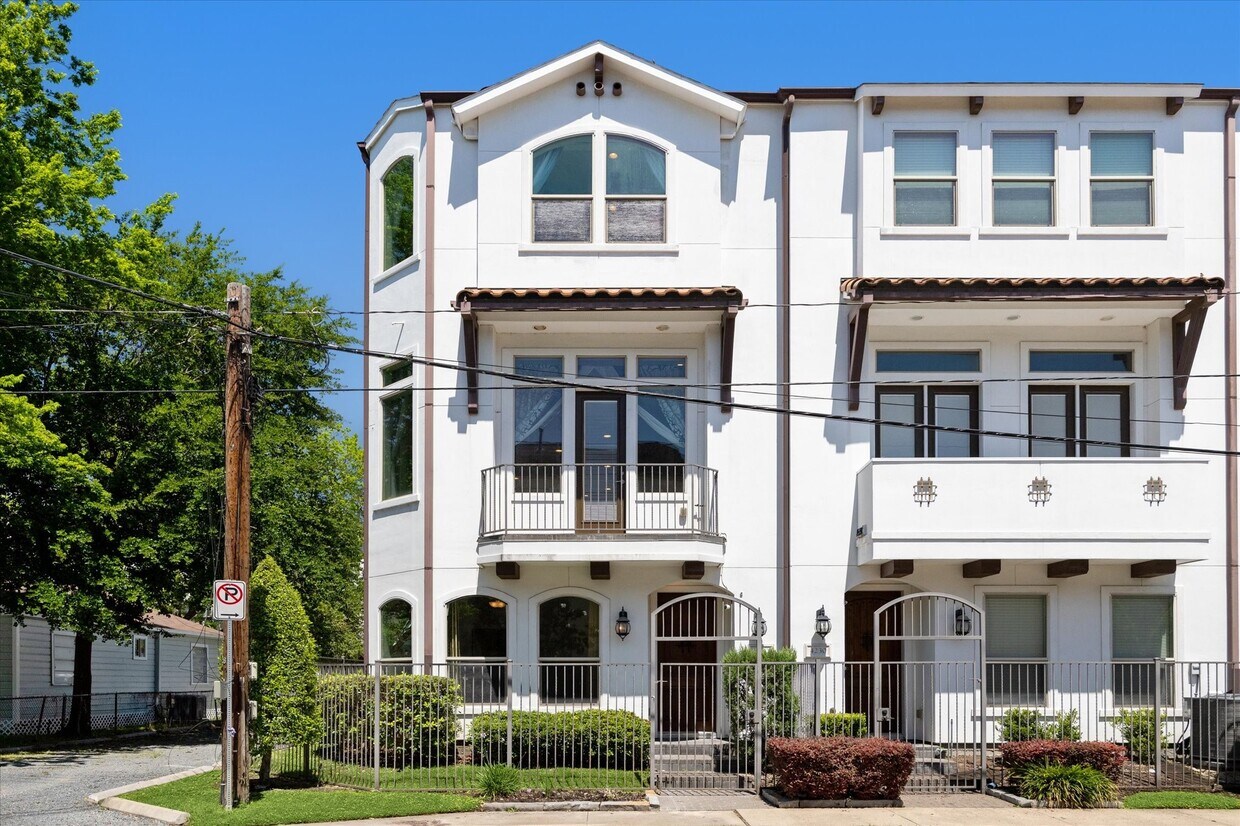 Foto principal - 4232 Dickson St