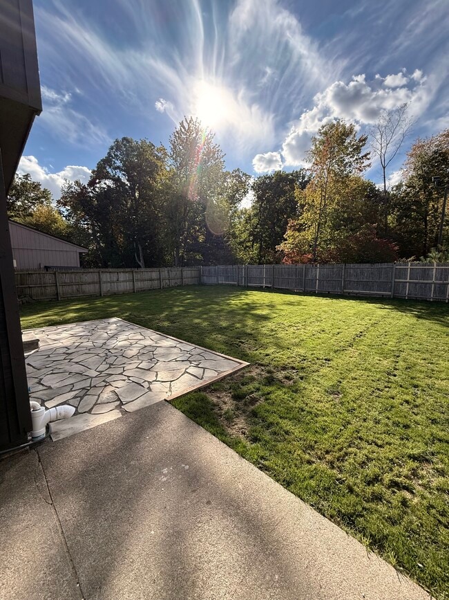 Foto del edificio - 827 Woods Ct