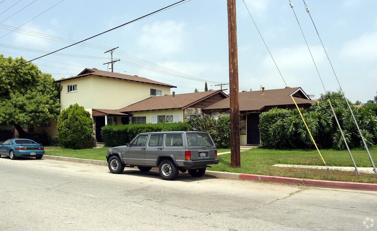 Primary Photo - 5701-5705 Woodman Ave